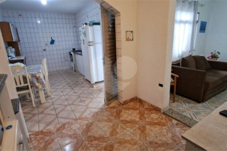 Sobrado à venda com 2 quartos, sendo 1 suíte, em Vila Zat, São Paulo, SP