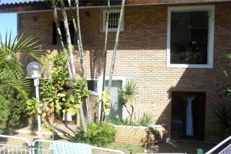 Sobrado à venda com 4 suítes em Recanto Impla, Carapicuíba, SP