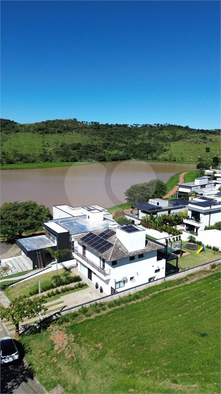 Casa à venda com 3 suítes no condomínio Figueira Garden, Atibaia - SP