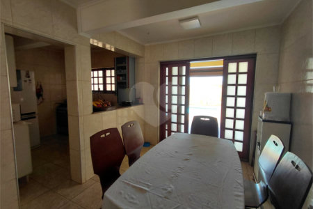 Sobrado à venda com 4 quartos, sendo 1 suíte,  em Parque dos Lagos, Ribeirão Preto, SP