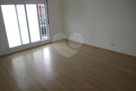 Casa à venda com 4 quartos, sendo 2 suítes, em Moema, São Paulo, SP