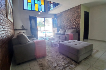 Casa à venda com 3 quartos, sendo 1 suíte,  em Recreio Maristela, Atibaia, SP