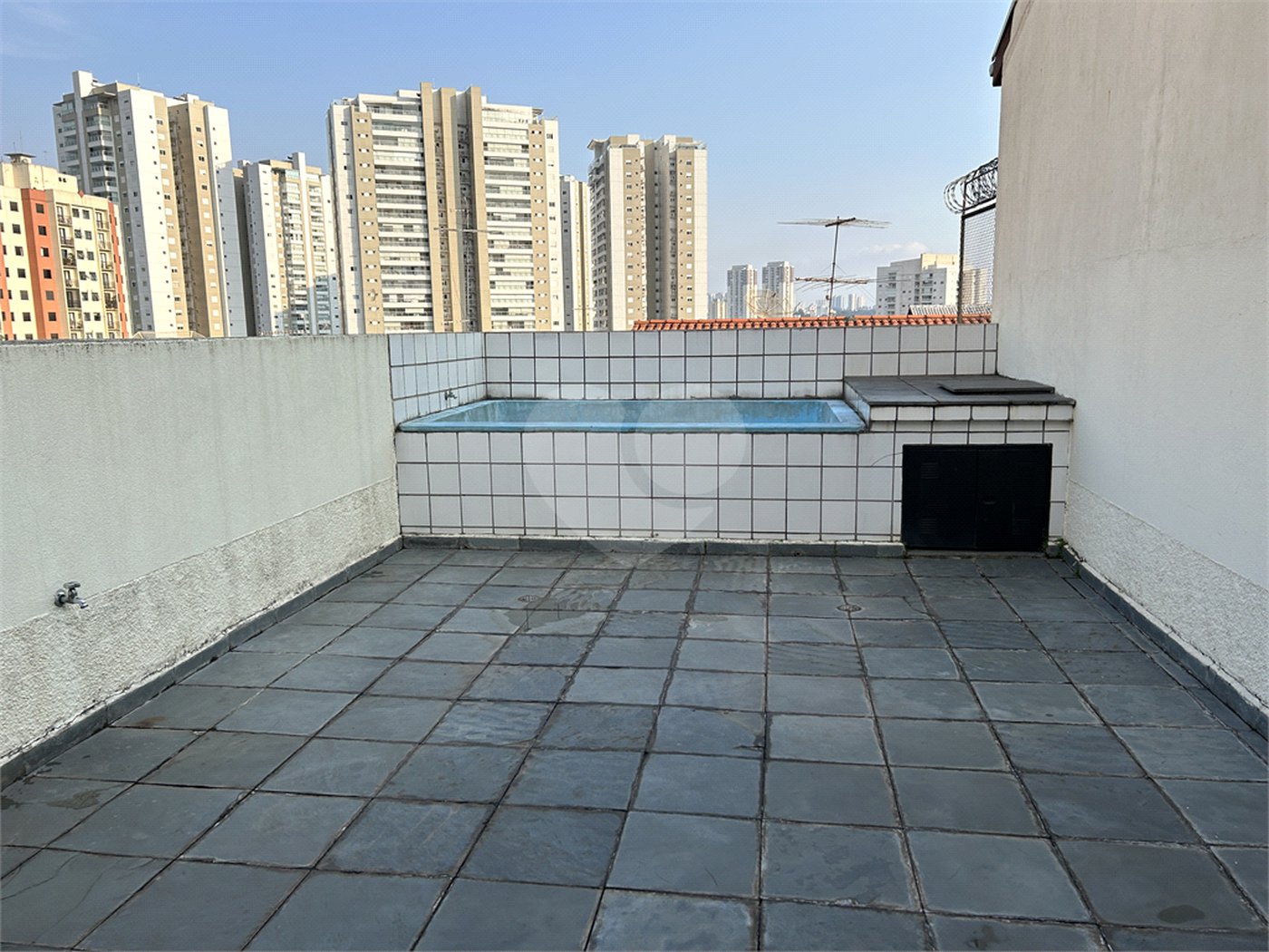 Sobrado à venda com 3 quartos, sendo 1 suíte,  em Jardim das Vertentes, São Paulo, SP