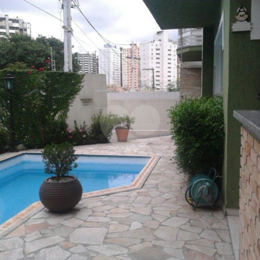 Casa à venda com 3 suítes no condomínio Praça Vitoriano Rodrigues Xavier,35, São Paulo - SP