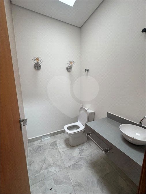 Casa à venda com 3 quartos, sendo 1 suíte, no condomínio Cond Laguna, Indaiatuba - SP