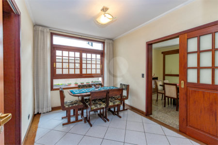 Casa à venda com 5 quartos, sendo 3 suítes,  no condomínio Residencial Morumbi, São Paulo - SP