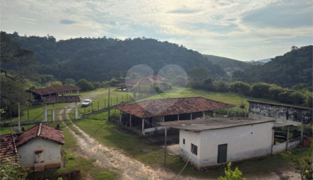 Sítio à venda com 3 quartos, sendo 1 suíte,  no Centro, Guararema, SP