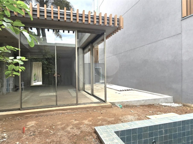 Casa à venda com 4 suítes no condomínio Plm 875, São Paulo - SP
