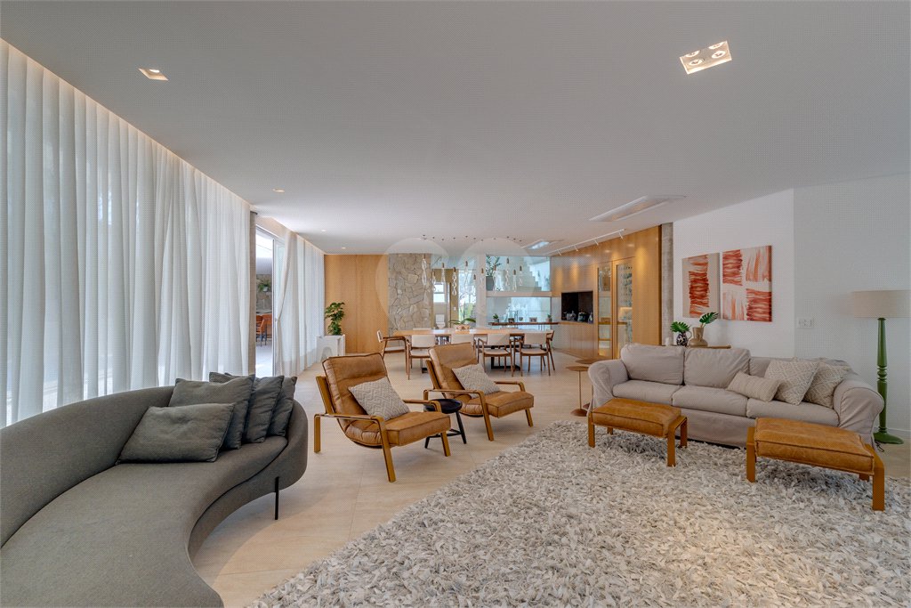 Casa à venda com 3 suítes no condomínio Residencial Canumã, São Paulo - SP