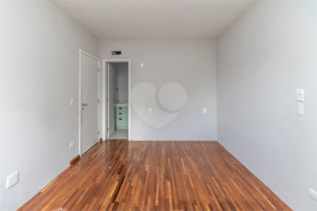 Casa à venda com 4 quartos, sendo 3 suítes, no condomínio Village Place, São Paulo - SP