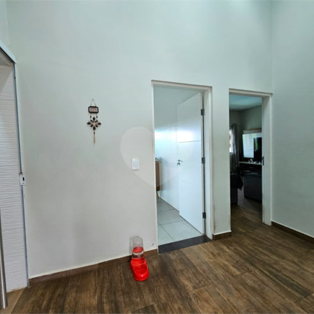 Casa à venda com 4 quartos, sendo 1 suíte,  no condomínio Jardim Shangri-lá, Atibaia - SP