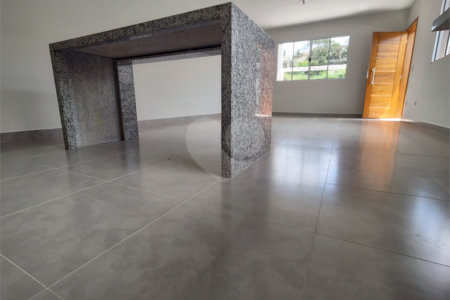 Casa Térrea à venda com 3 suítes em Jardim do Lago, Atibaia, SP