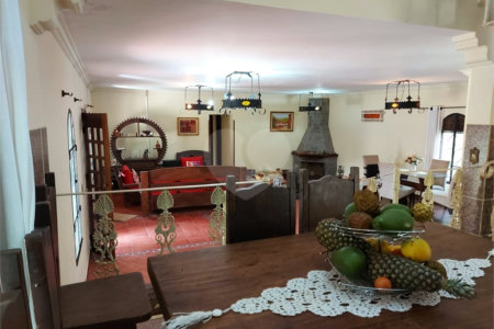 Casa à venda ou para alugar com 5 quartos, sendo 2 suítes, no condomínio Restinga Verde, São Roque - SP