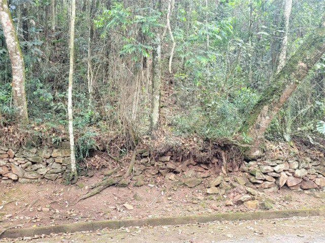 Terreno à venda no condomínio Alpes da Cantareira, Mairiporã - SP