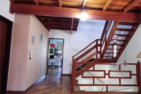 Sobrado à venda com 3 quartos, sendo 2 suítes,  em Jardim Marica, Mogi das Cruzes, SP