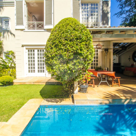 Casa à venda com 5 quartos, sendo 4 suítes, no condomínio Bounganville, São Paulo - SP