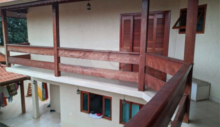 Sobrado à venda com 3 quartos, sendo 1 suíte,  em Jardim Vitória, Suzano, SP