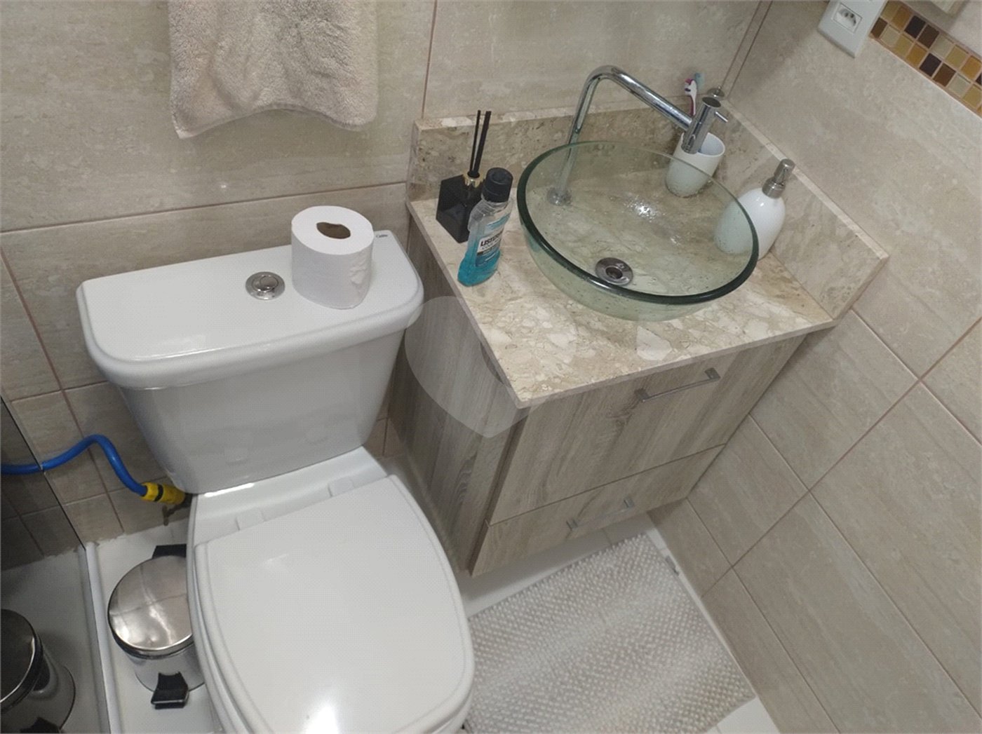 Casa à venda com 2 quartos, sendo 1 suíte, no condomínio Residencial Karen, São Paulo - SP