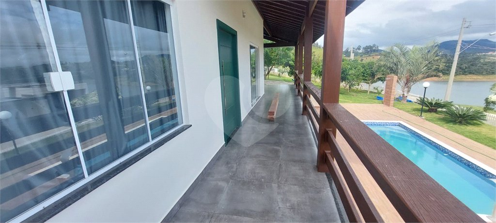 Casa à venda com 3 suítes no condomínio Riviera dos Pássaros, Joanópolis - SP