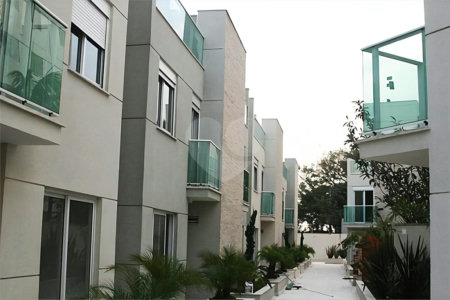 Casa à venda com 4 quartos, sendo 2 suítes, no condomínio Melbourne Residence, São Paulo - SP