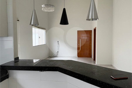 Vende-se casa no Village Damha II