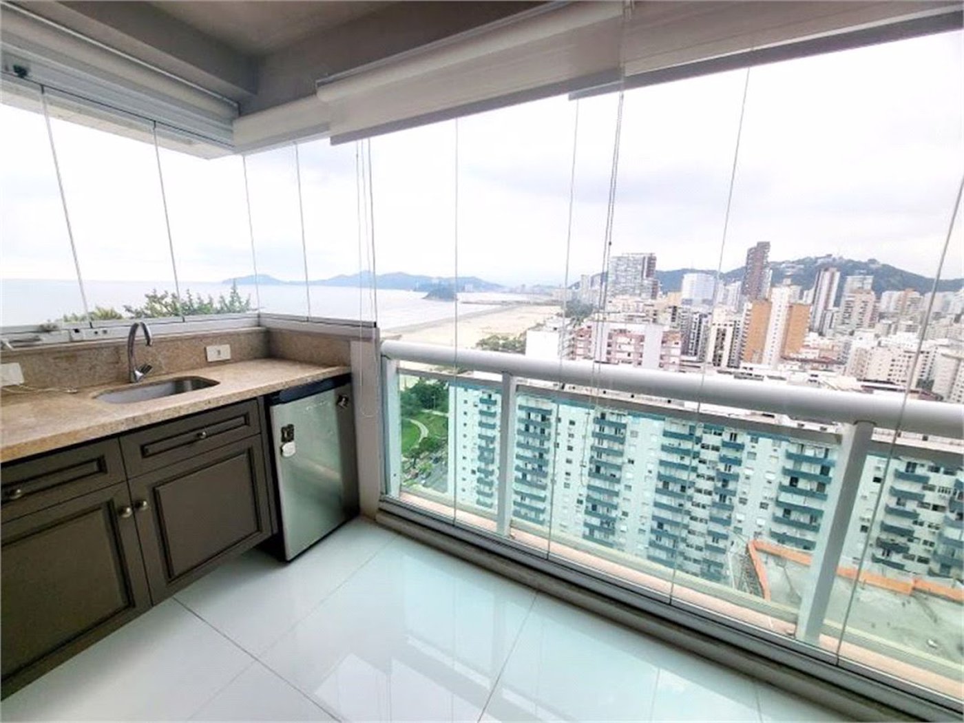 Apartamento Residencial à venda, Gonzaga, Santos - AP1684.