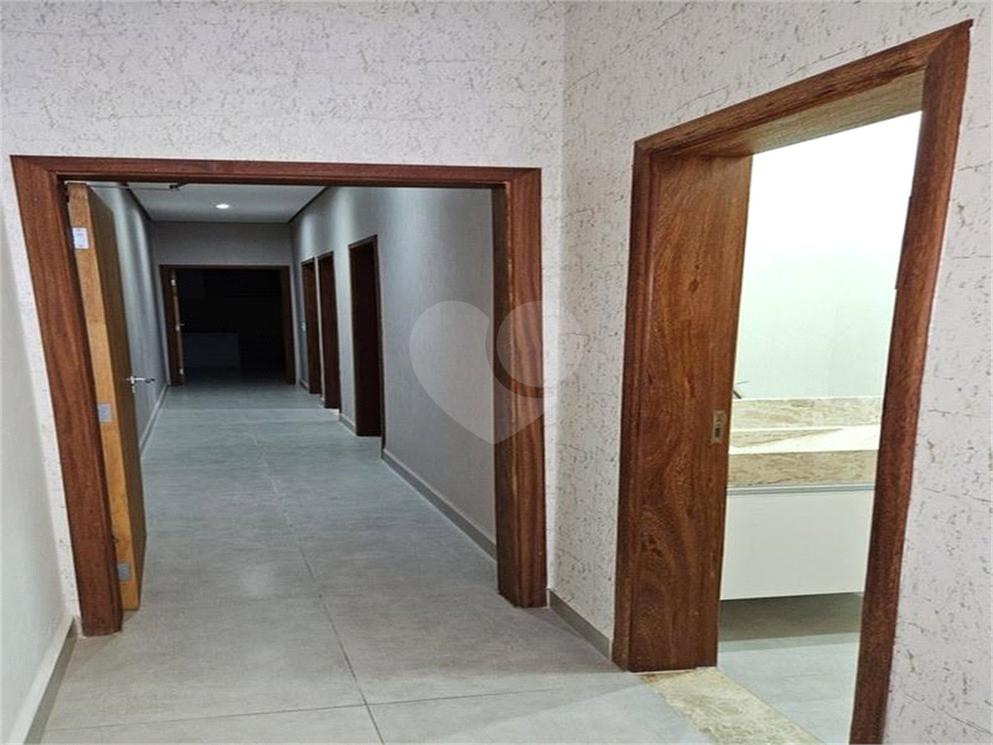 Casa à venda com 3 quartos, sendo 1 suíte, no condomínio Mantova, Indaiatuba - SP