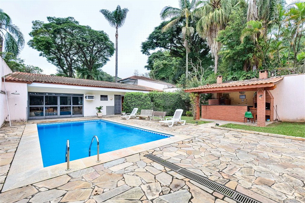 Casa à venda com 3 quartos, sendo 2 suítes, em Alto da Boa Vista, São Paulo, SP