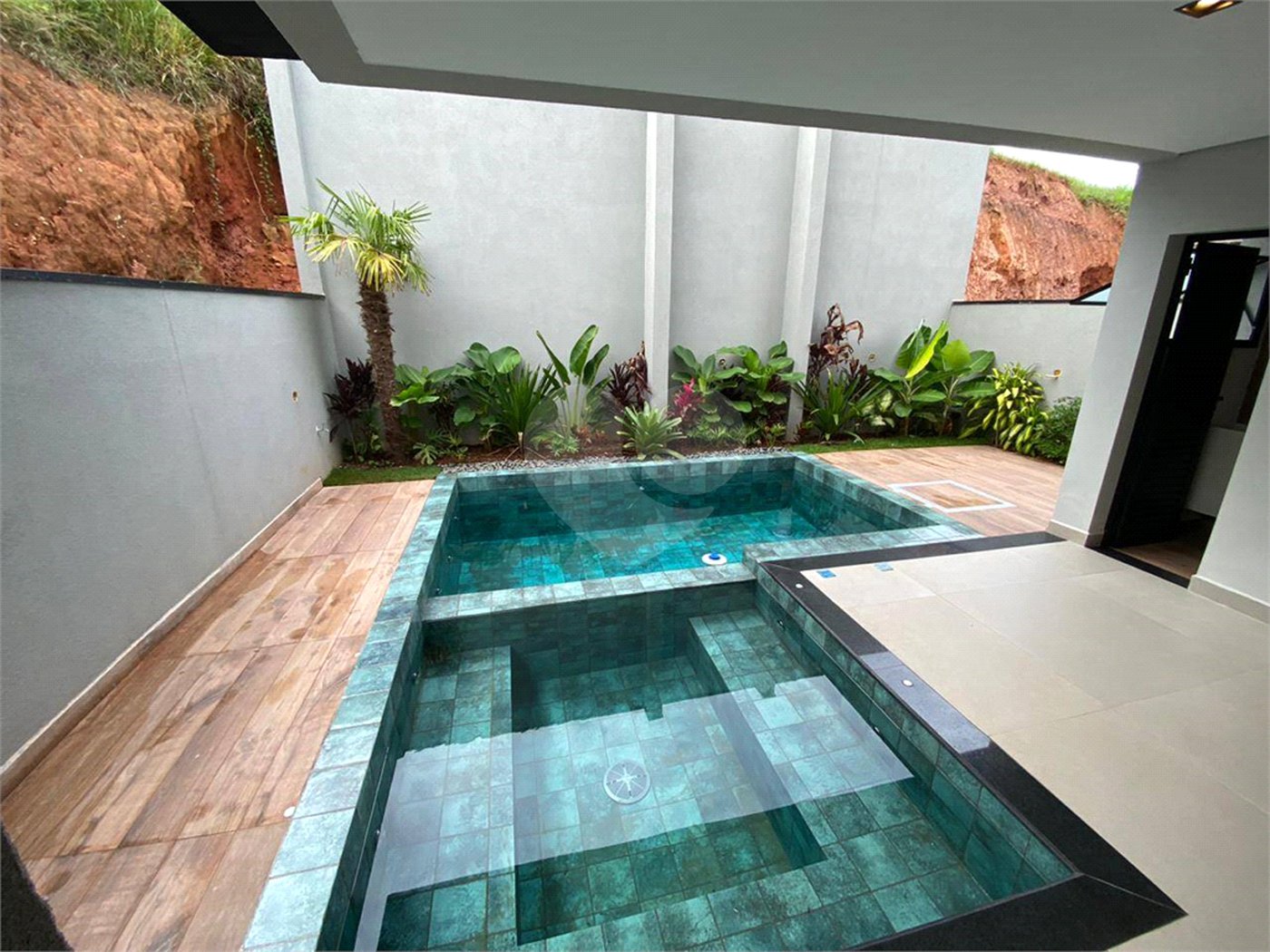 Casa à venda com 3 suítes no condomínio Reserva Granja Anita, Mogi das Cruzes - SP