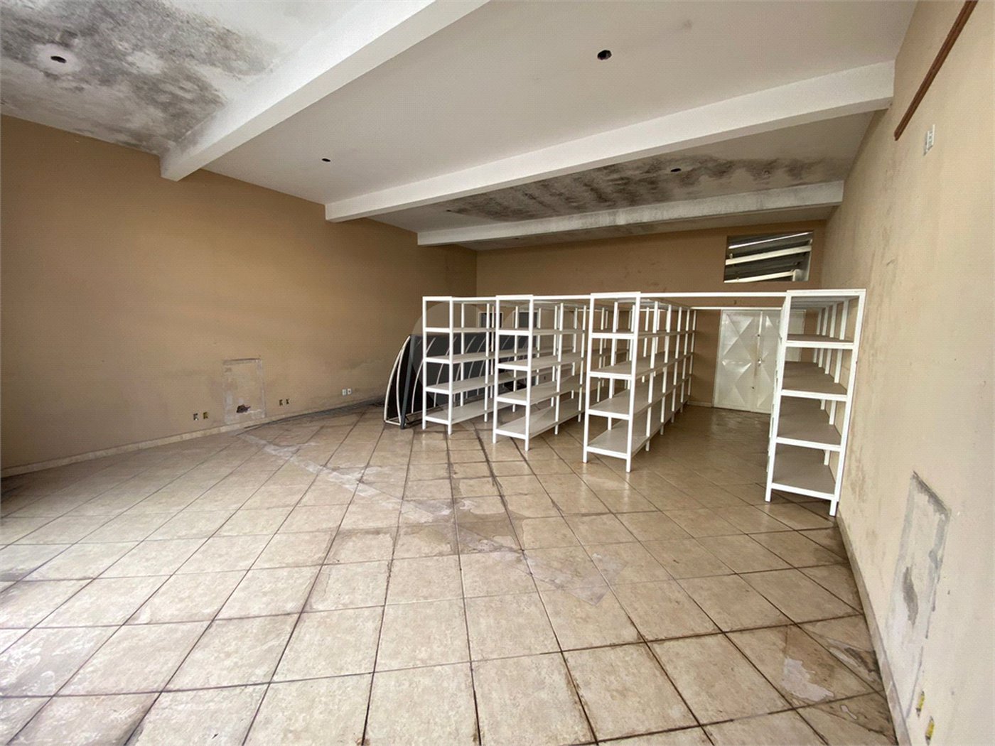 Galpão comercial na Avenida São Carlos- Vila Lutfalla