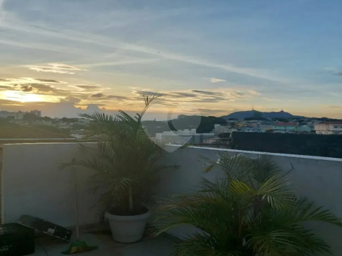 Casa térrea com 300m², 120m² de área construída, 2 quartos, vaga para 3 carros, à venda em Pirituba