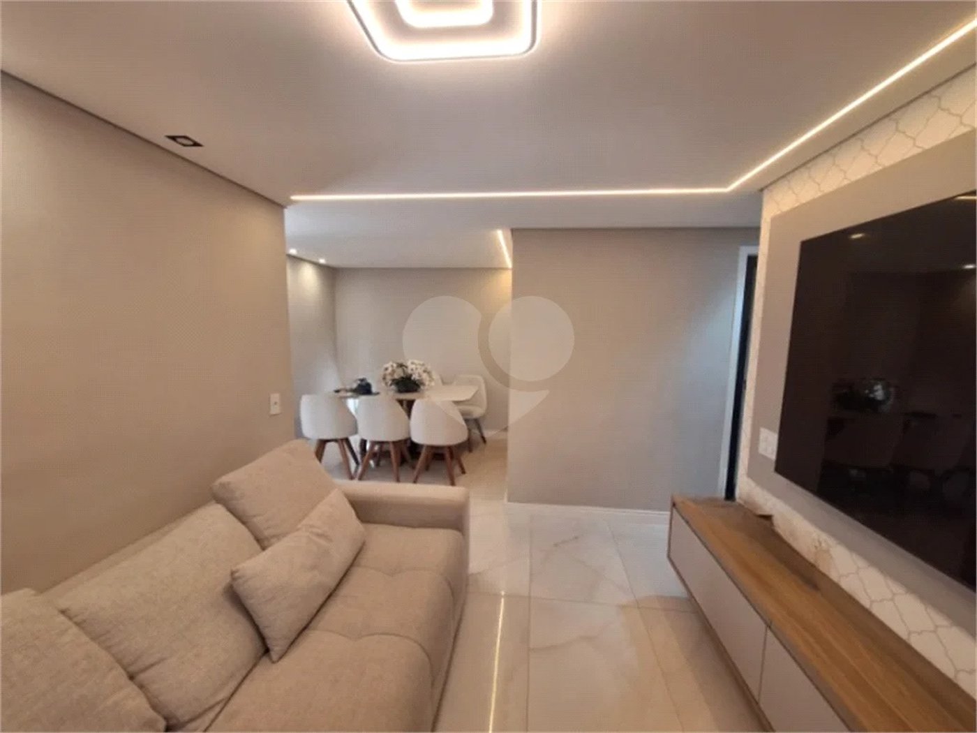 Apartamento totalmente mobiliado com 2 dormitórios, 1 vaga