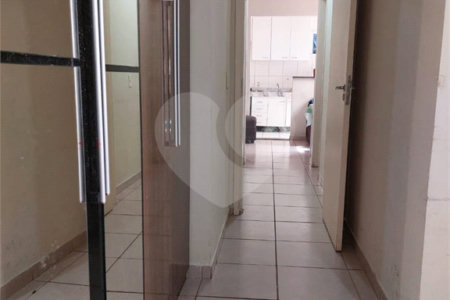 Apartamento no Condomínio Mont Vernon .