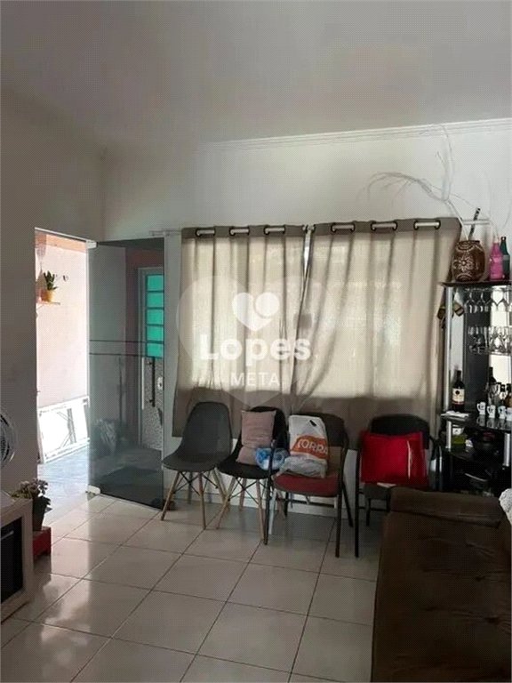 Oportunidade única de adquirir uma casa espaçosa e bem planejada no bairro Galo Branco! Este imóvel
