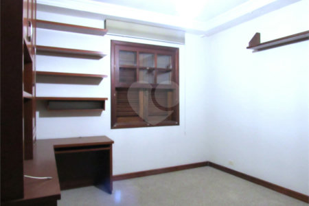 Casa à venda com 3 suítes em Alto da Boa Vista, São Paulo, SP