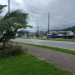 Sobrado à venda com 2 quartos, sendo 1 suíte, em Estância Balneária Hawai, Caraguatatuba, SP