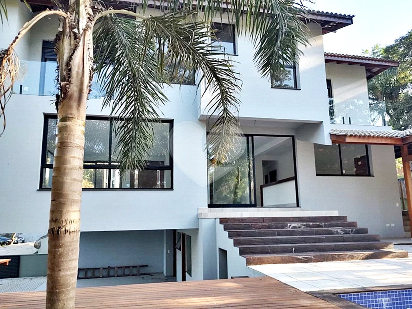 Casa à venda com 4 quartos, sendo 3 suítes, no condomínio Cantareira, Mairiporã - SP