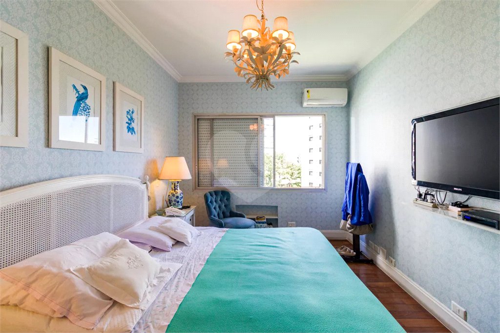 Apartamento à venda com 4 quartos, sendo 2 suítes, em Real Parque, São Paulo, SP