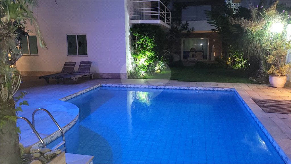 Casa à venda com 4 quartos, sendo 2 suítes, no condomínio Crystal Lake, Rio de Janeiro - RJ