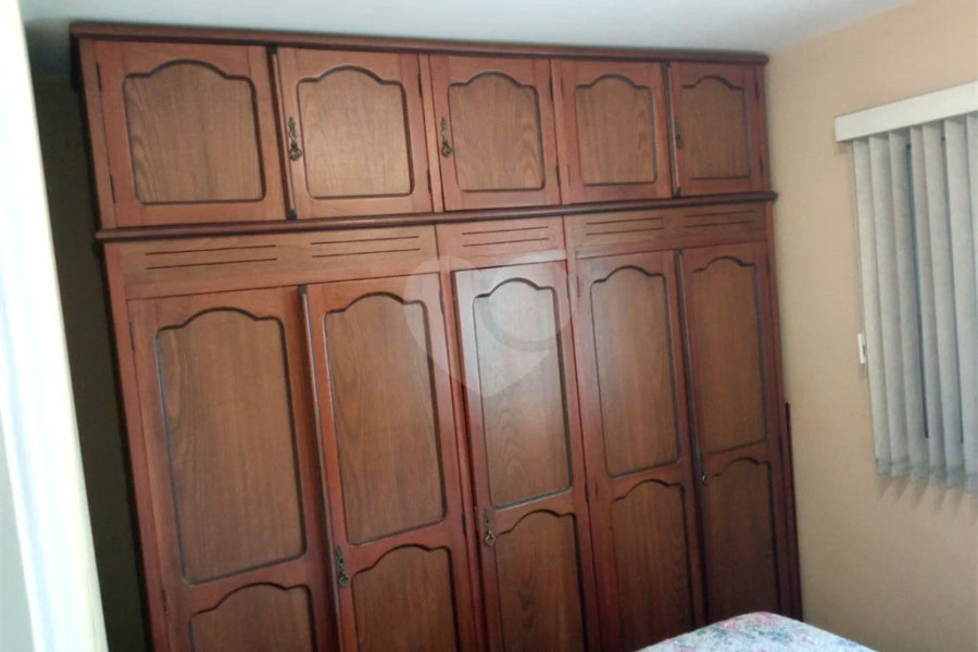 Lindo apartamento, muito bem conservado, com bom espaço interno.
