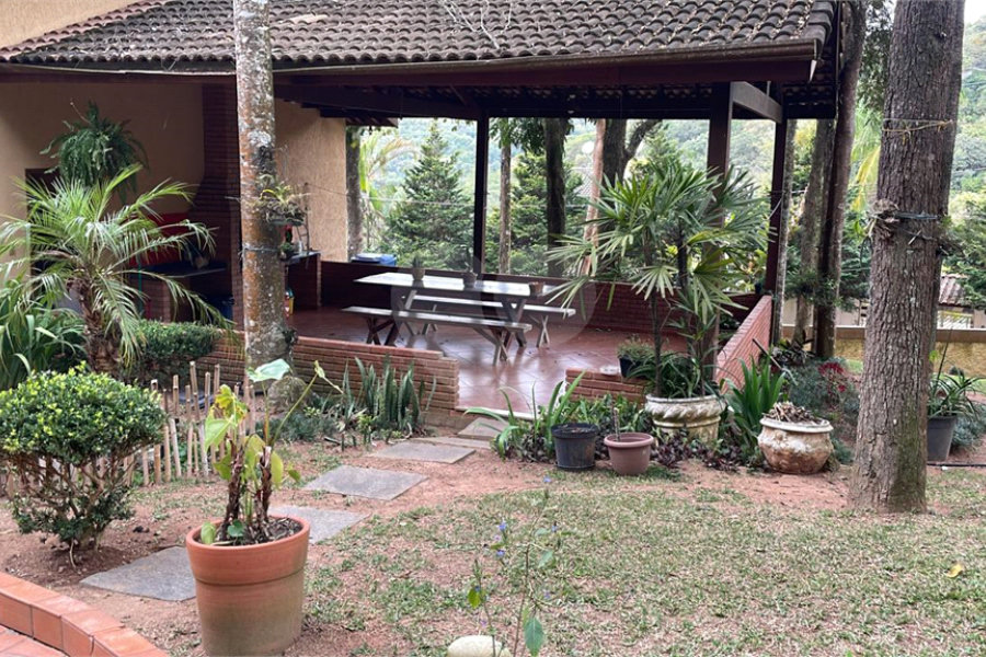Casa à venda ou para alugar com 3 suítes no condomínio Alpes da Cantareira, Mairiporã - SP