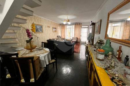 Sobrado à venda com 3 quartos, sendo 1 suíte, em Vila Paulicéia, São Paulo, SP