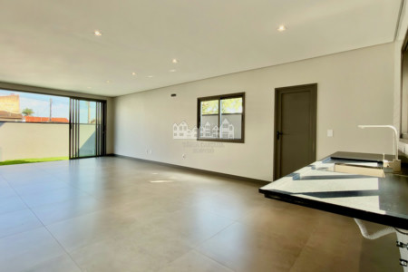 Casa à venda no bairro Loanda em Atibaia com 3 suítes e terraço solarium