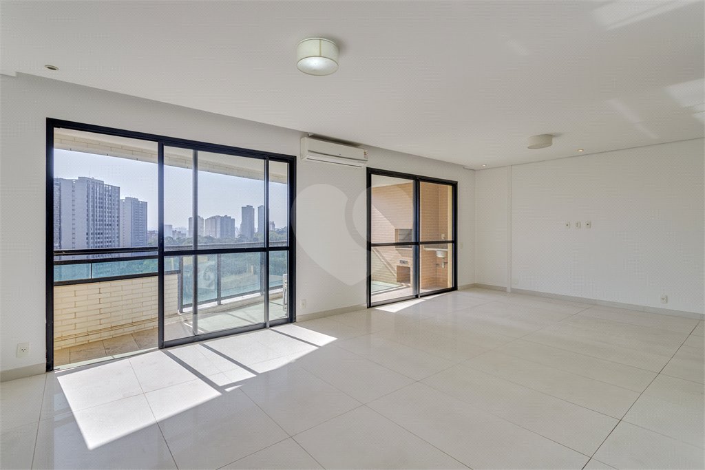 Apartamento à venda com 3 quartos, sendo 1 suíte, em Morumbi, São Paulo, SP