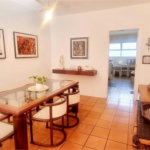Apartamento porteira fechada com vista para o mar e lazer completo em Pitangueiras – Guarujá
