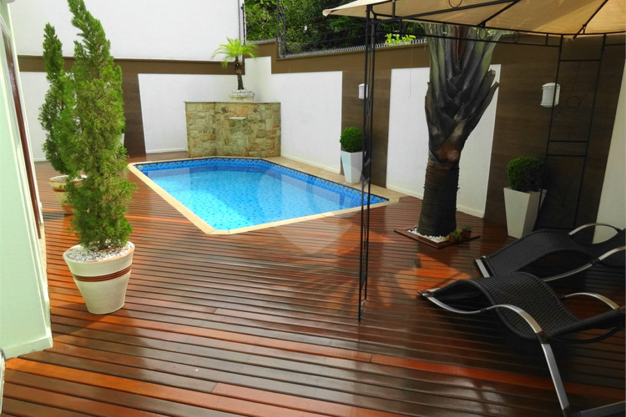 Sobrado à venda com 4 quartos, sendo 2 suítes, em Horto, São Paulo, SP