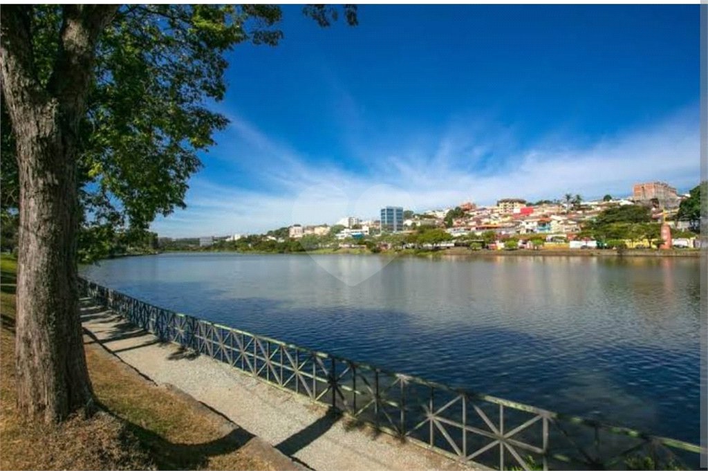 Casa de Vila à venda com 5 quartos em Jardim Santa Lúcia, Bragança Paulista, SP