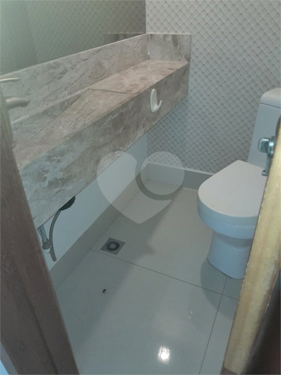 Casa à venda ou para alugar com 4 suítes em Chácaras São Carlos, Cotia, SP