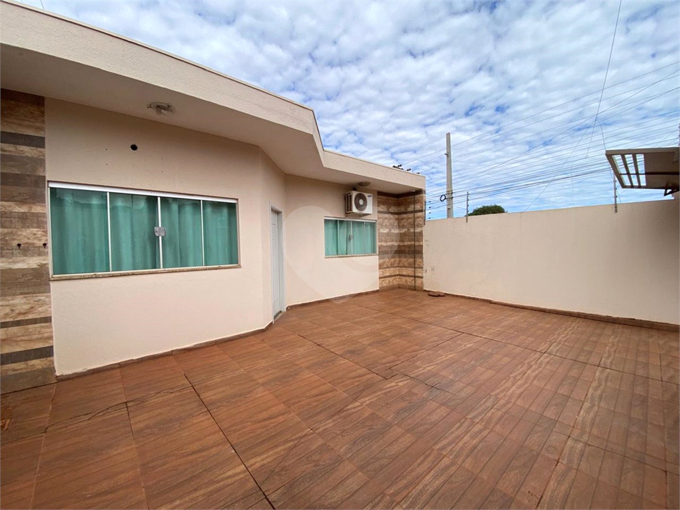 Casa à venda com 3 quartos, sendo 1 suíte,  em Jardim Jamaica, Ponta Porã, MS