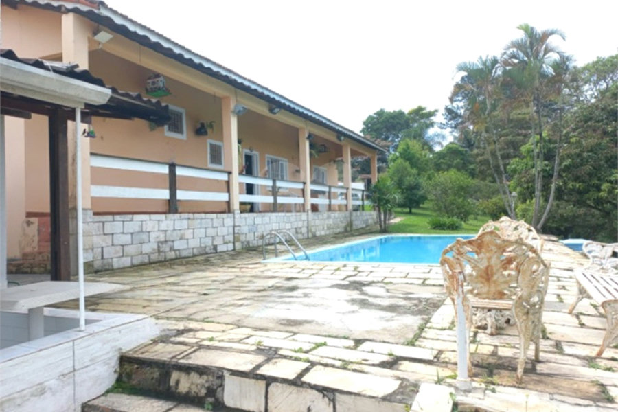 Casa à venda com 4 quartos, sendo 2 suítes, no condomínio Residencial Ypeville, Mairiporã - SP